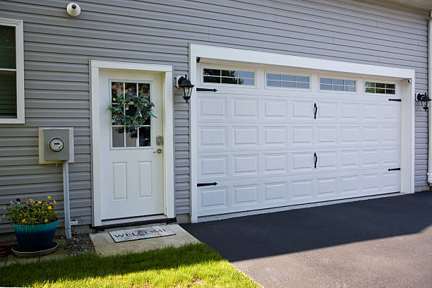 24/7 Emergency Garage Door Roller Replacement experts in Willits, CA